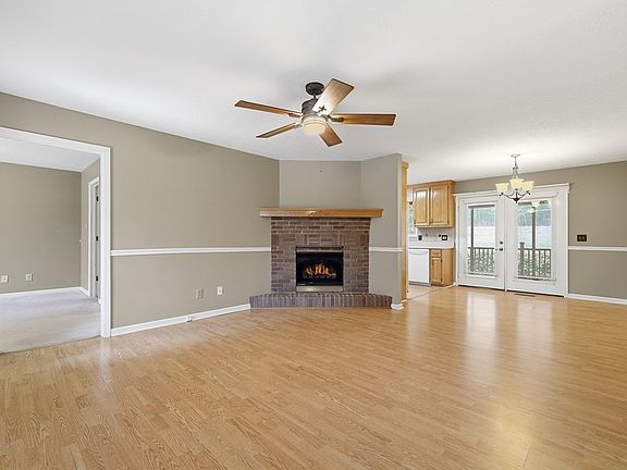 3rd image of 241 Twelve Point Rd