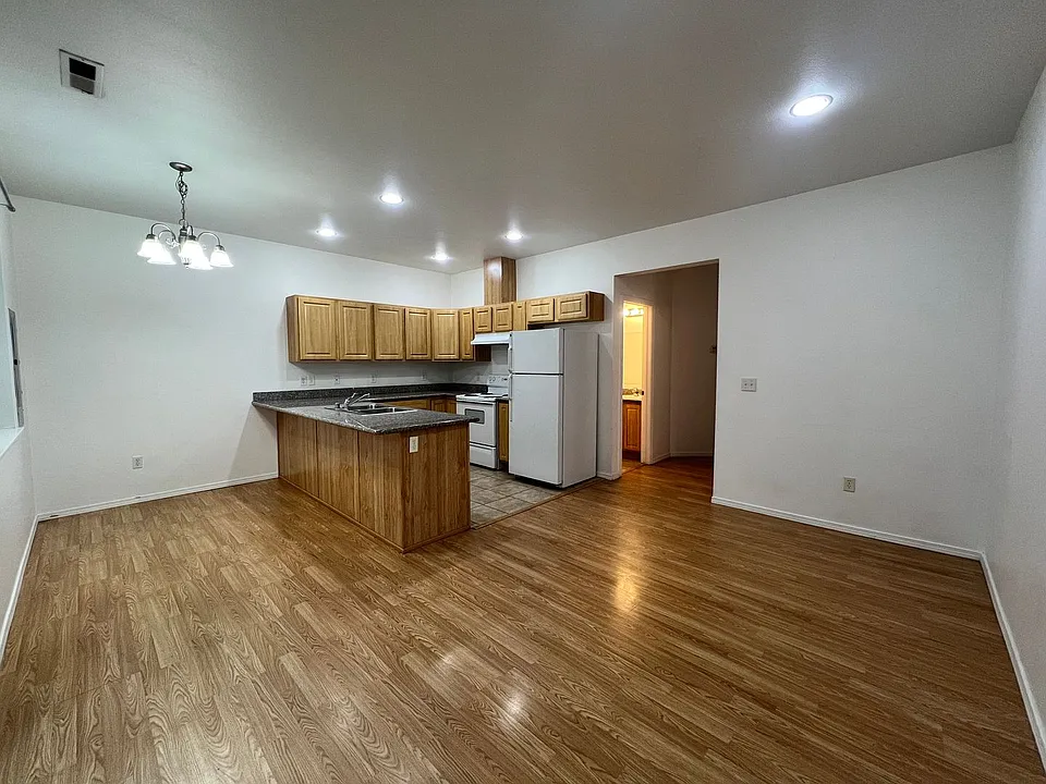 1620 W Lee St #3