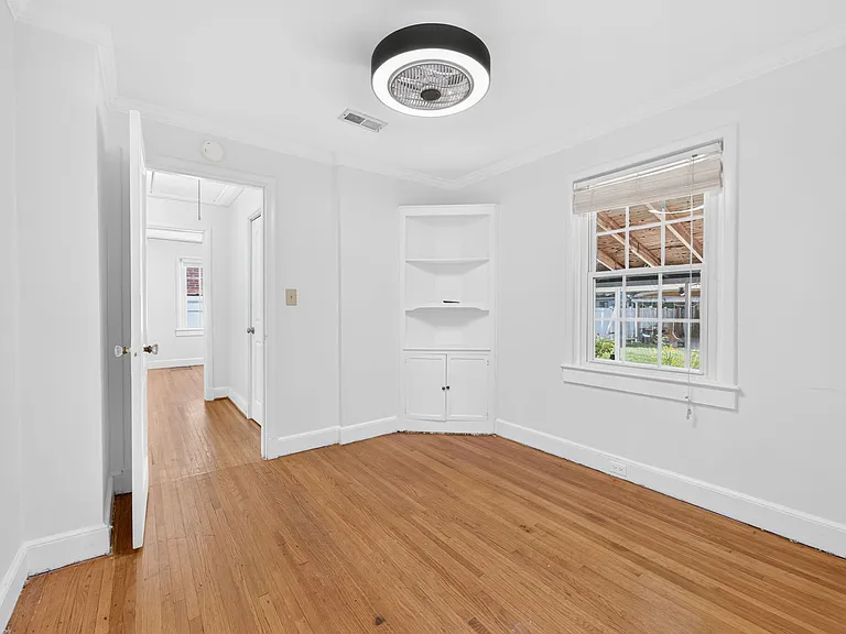 2113 Scott Ave — Photo 17