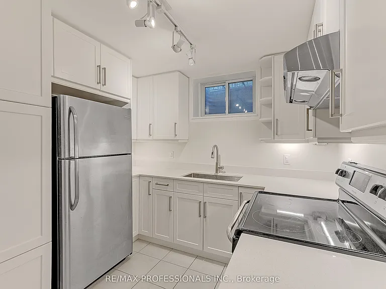 5B Old Mill Dr #LOWER — Photo 9