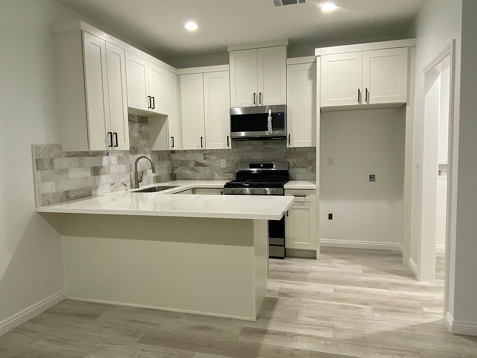 2nd image of 9131 Carl Ln #2