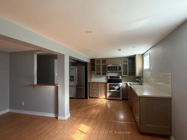 17 Daphne Cres #BASEMENT — Photo 9