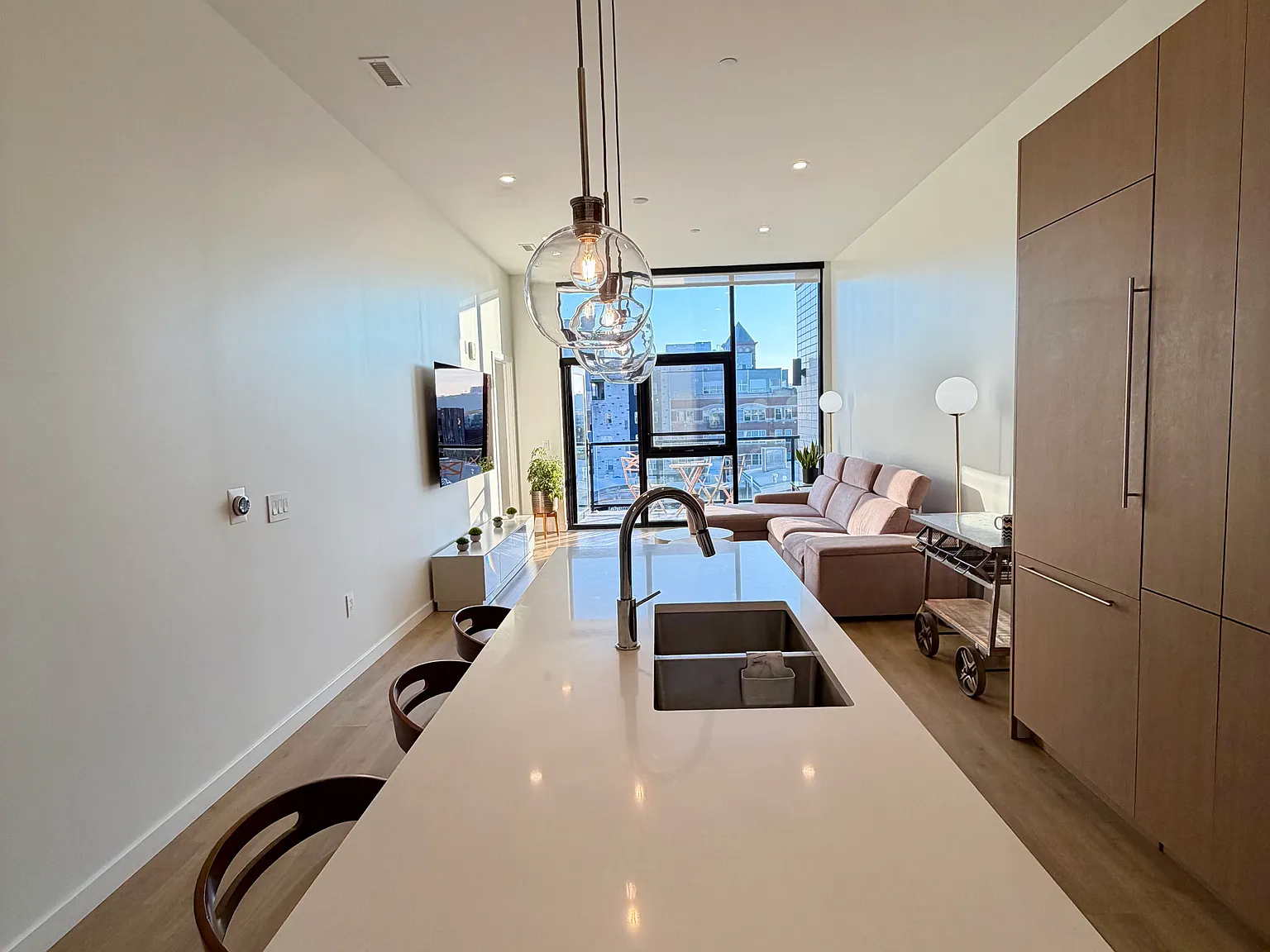 2 bed, 1300 sqft, $3,750 — Photo 4