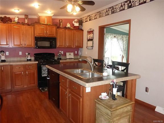 3rd image of 9943 Newmarket Ave
