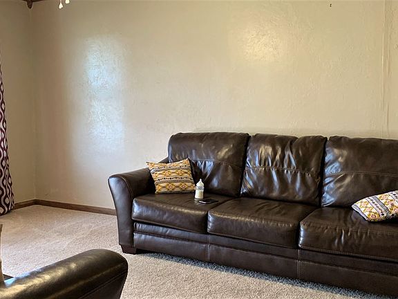 3rd image of 209 W Fresno Ave
