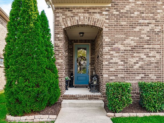 3rd image of 1098 Paddock Park Cir