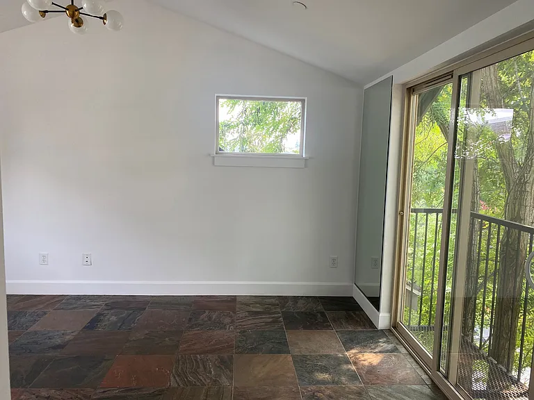 2516 E Denny Way #F — Photo 3