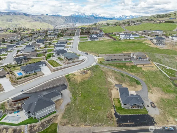 870 Autumn Crest Drive, Wenatchee, WA 98801