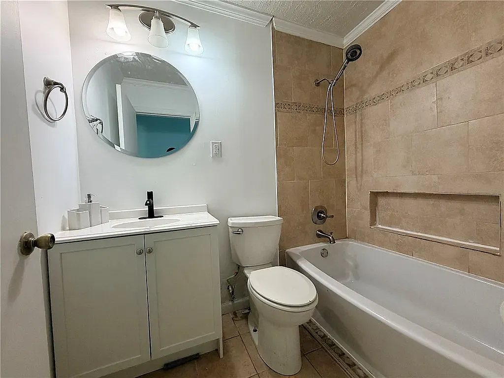 3 bed, 1420 sqft, $2,200 — Photo 4