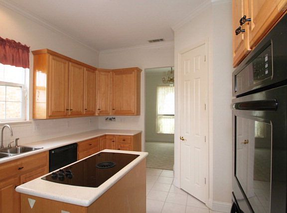 5th image of 223 Oakwood Dr
