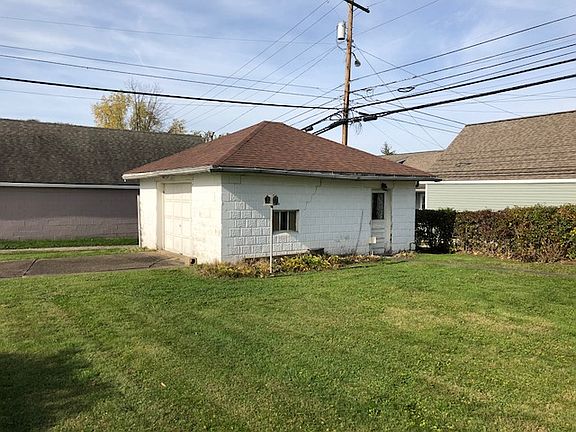 Single car detached garage