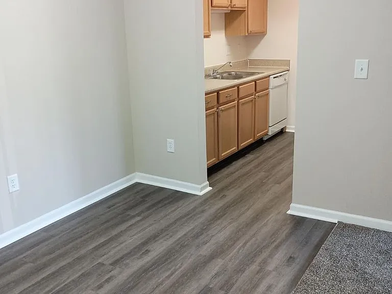 185 - COUNTRY VIEW APARTMENTS — Photo 10