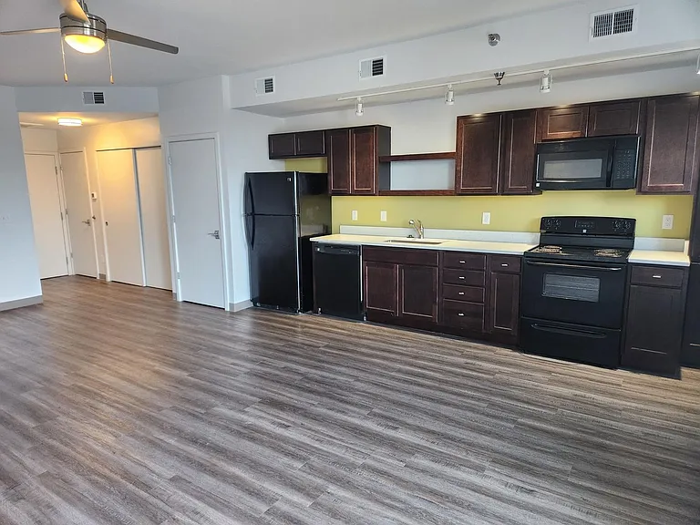 River Rock Apartments — Photo 19