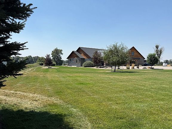 4th image of 225 N Waterfront Ln
