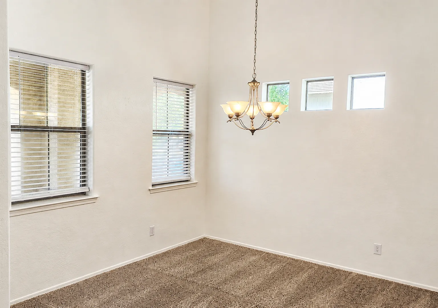 Beautiful 3-Bedroom Home in Cooley Station! — Photo 4
