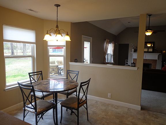4th image of 324 Foster Dr
