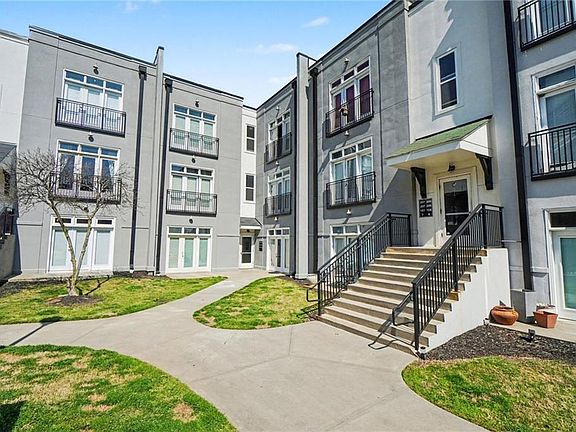 2nd image of 502 Pryor St SW Unit 306