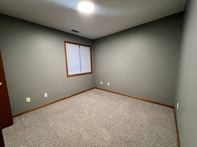 413 W Zeller St — Photo 11