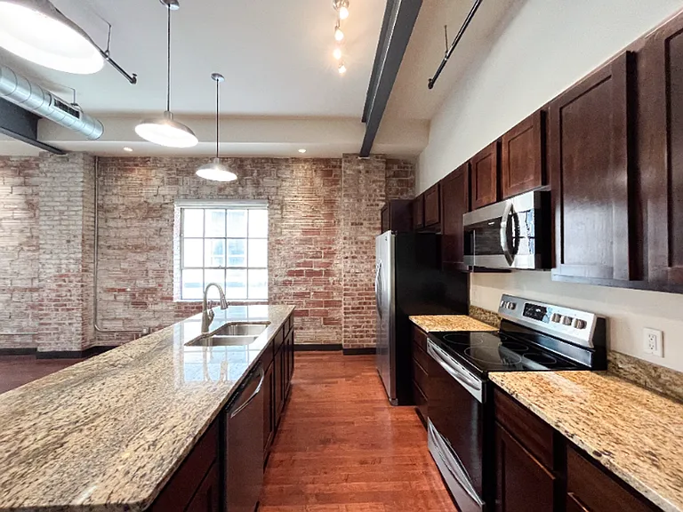 Urban Sophistication at the Detroit Lofts — Photo 11