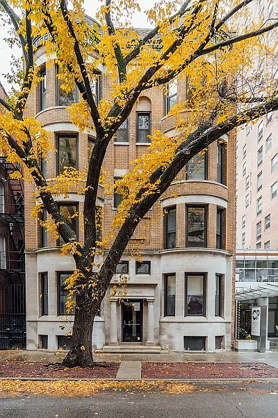 10-12 W. Chestnut