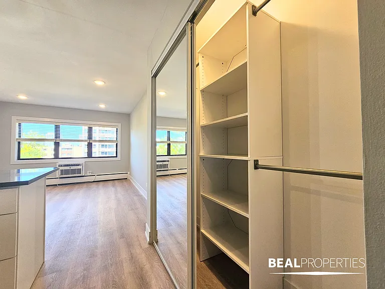 555 W Stratford Place — Photo 19