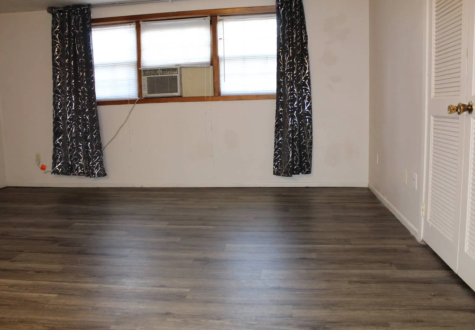 2 bed, 1.0 bath, $950 — Photo 4