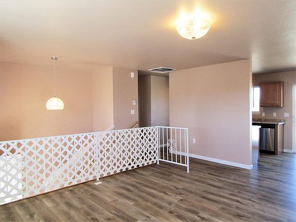 3rd image of 433 Cheshire Ct