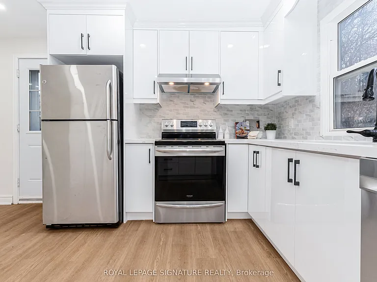 377 Adelaide Ave W — Photo 9