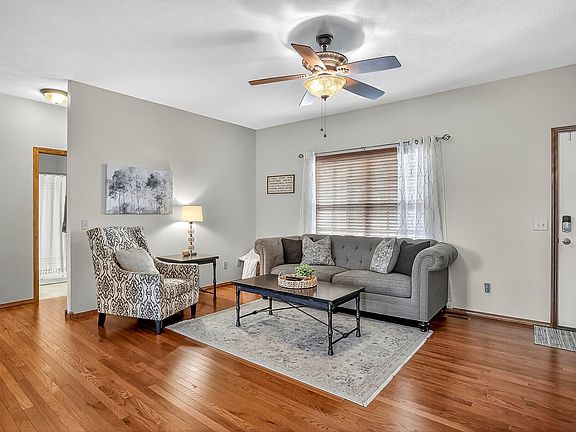 4th image of 600 S Kiowa Court