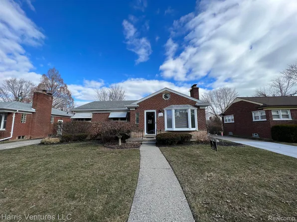 21445 Brierstone St, Harper Woods, MI 48225