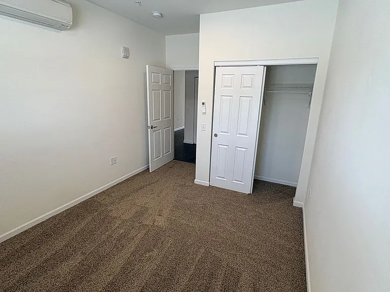 East Breeze — Photo 32