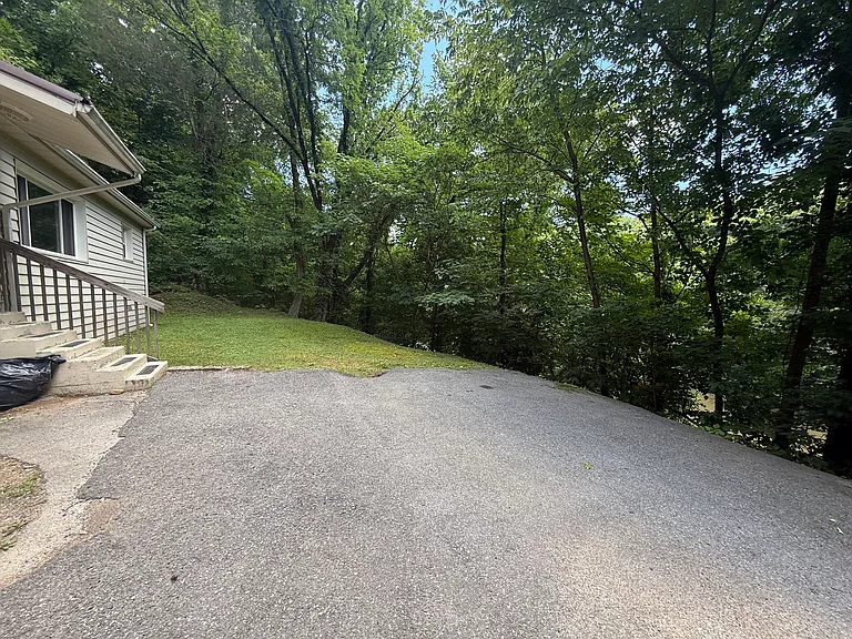 3708 E Shelbiana Rd — Photo 17