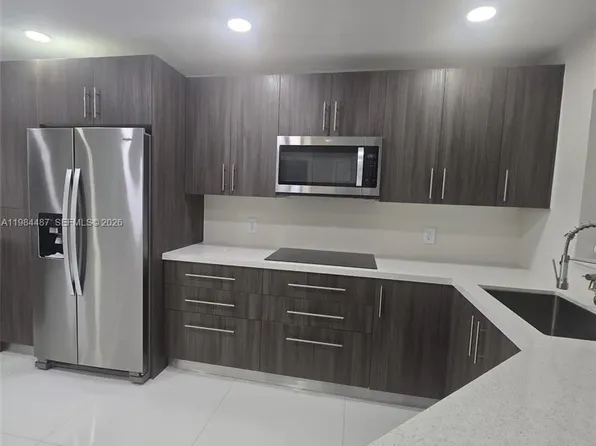 1750 W 46th St APT 311, Hialeah, FL 33012