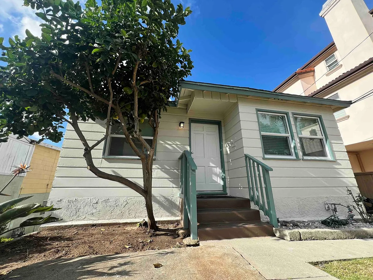 Building Photo - 227 N Juanita Ave