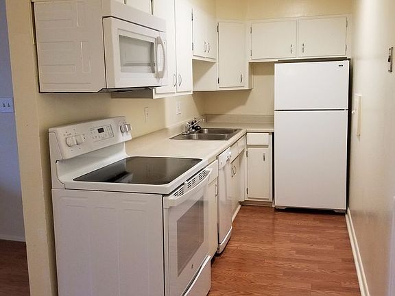 4th image of 2939 Marine St APT 204