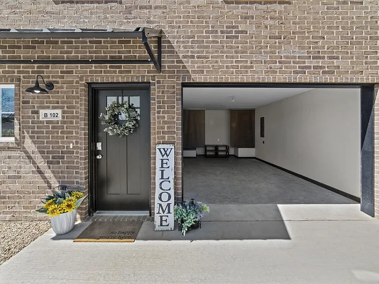 Settlers Trail Apartments — Photo 17
