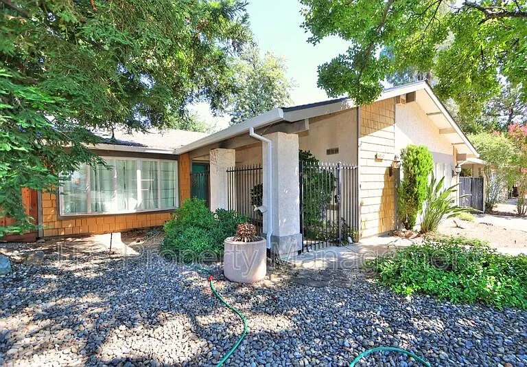6830 Mellodora Dr — Photo 1