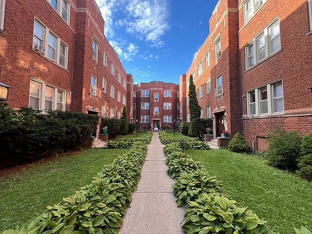 1st image of 1347 W Touhy Ave APT 1N