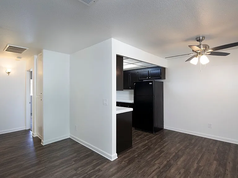 Bonita Heights Apartments — Photo 20