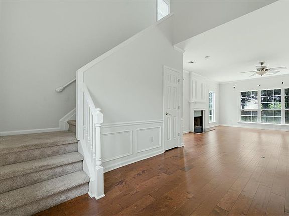 4th image of 619 Lullingstone Dr SE