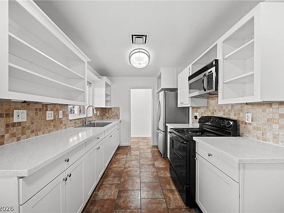 5th image of 1001 Silver Lake Dr