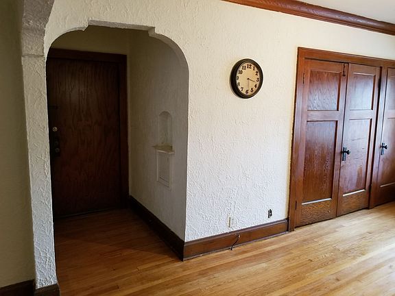 3rd image of 5225 S Lake Dr APT 4