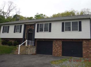 149 Pennsylvania Ave, Mifflintown, PA 17059