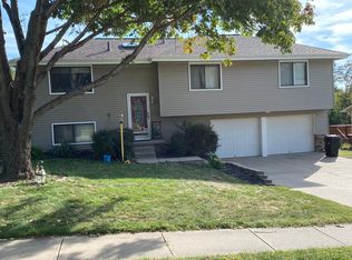 703 Laredo Rd, Papillion, NE 68046