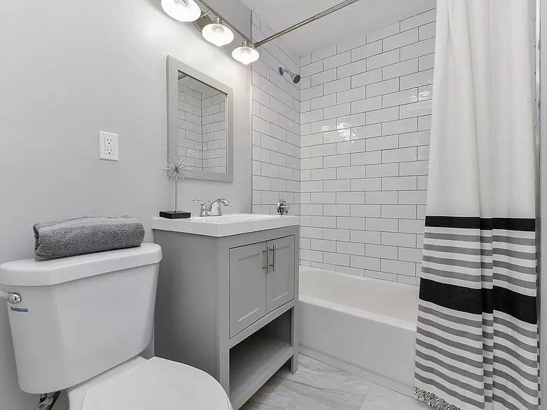 21 Rowell St #3 — Photo 9