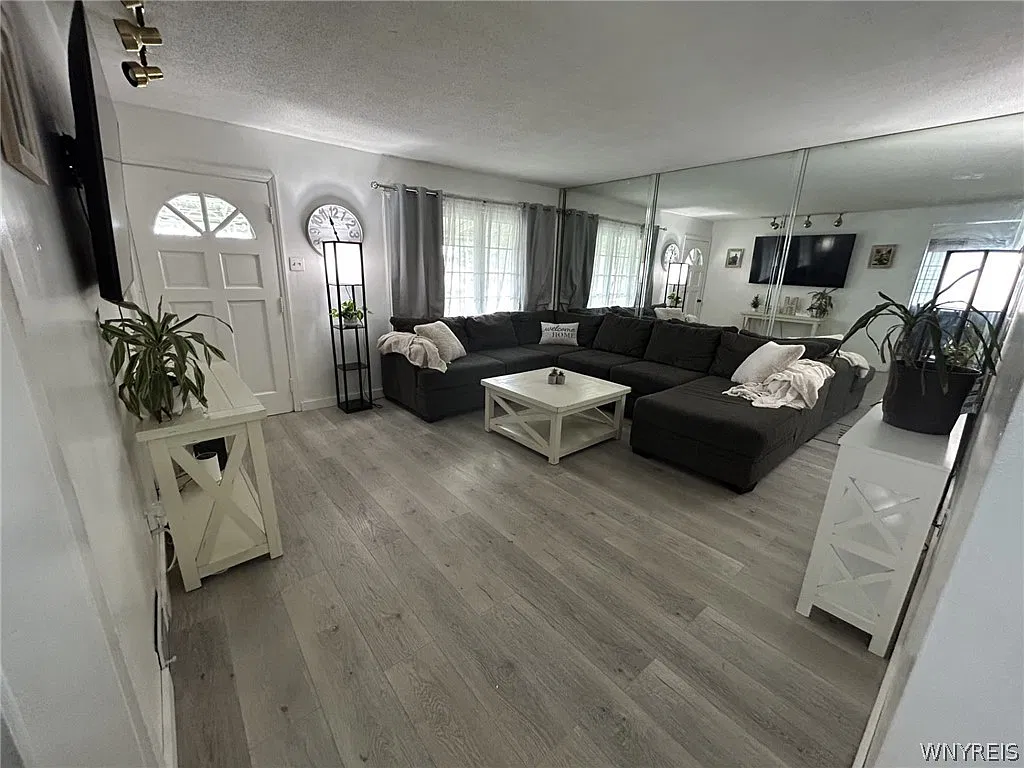 3 bed, 1.5 bath, 960 sqft, $1,850 — Photo 4