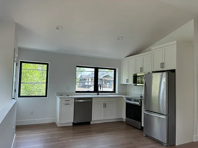 204 E Cannon St — Photo 4