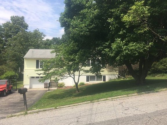 2nd image of 636 Sharon Ln