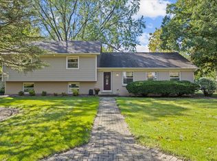 6S271 New Castle Rd, Naperville, IL 60540