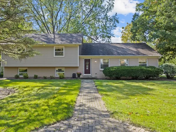6S271 New Castle Rd, Naperville, IL 60540